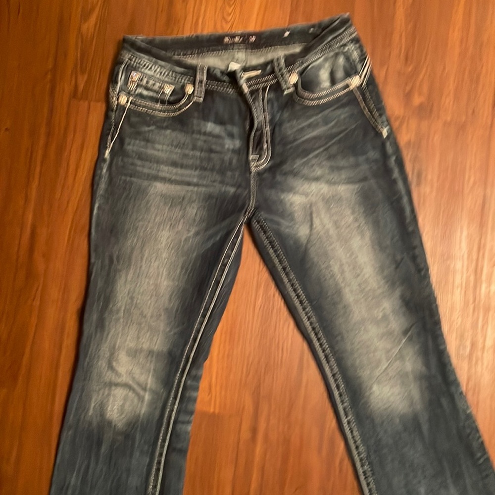 Curvy miss me jeans 30-34 no rips or stains. Jeans are in very good condition